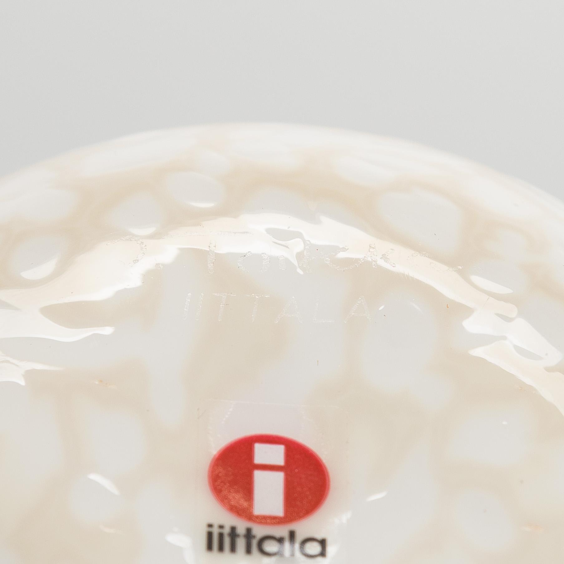 Oiva Toikka, A set of three glass birds, signed O. Toikka Iittala, Finland.