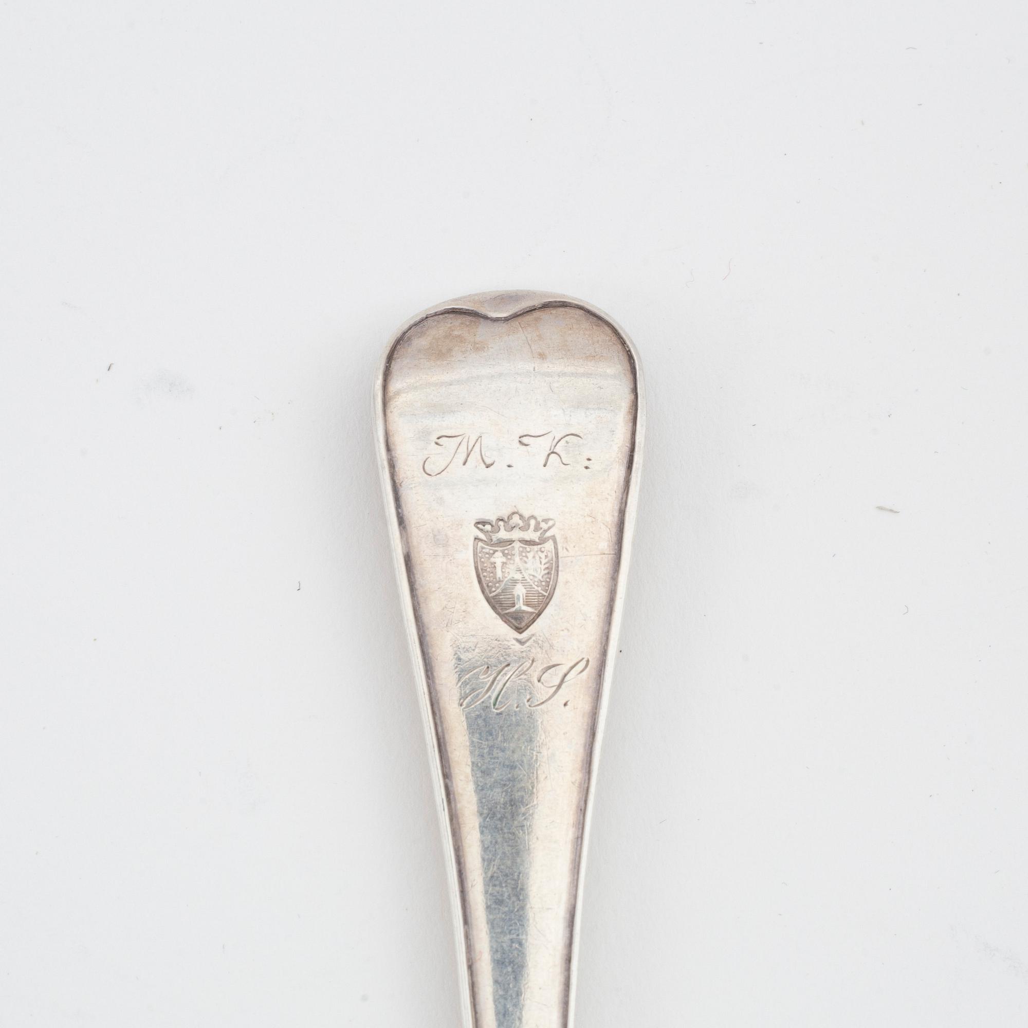 Twelve Swedish silver dessert spoons and 16 teaspoons, 19th century.