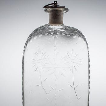 BRÄNNVINSFLASKOR, 5 st. Glas. 1800-tal.