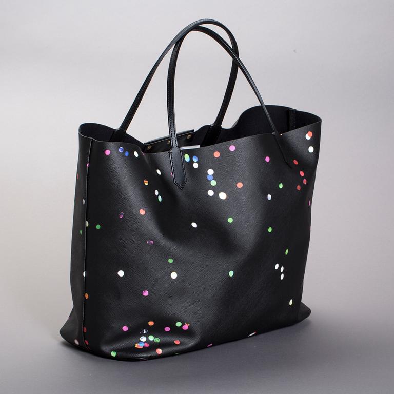 VÄSKA, "Confetti Large Antigona", Givenchy.