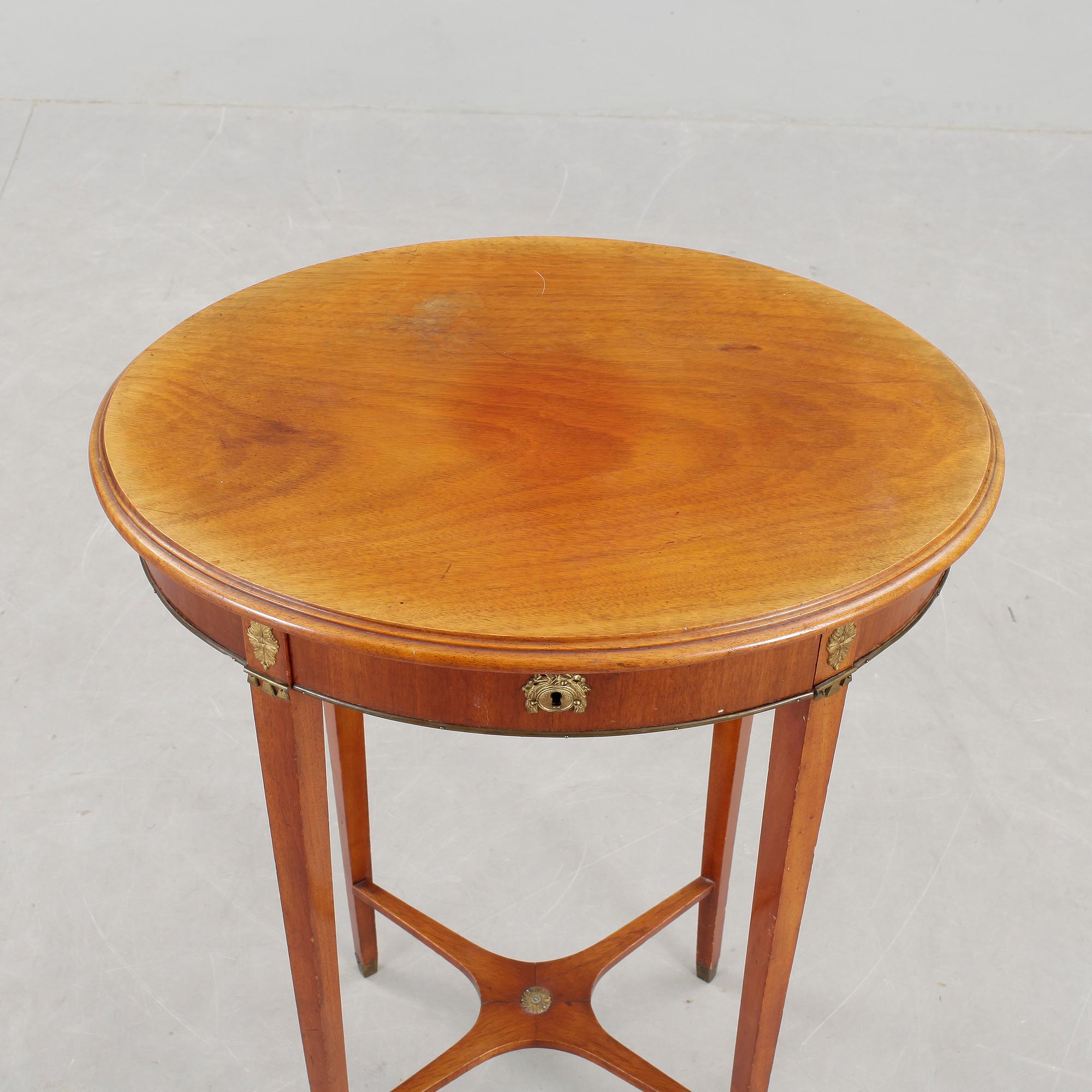 LAMPBORD, sengustaviansk stil, 1900-talets början.