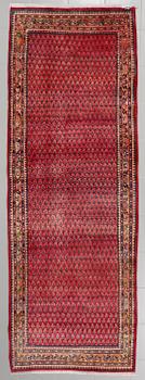 A Sarouk rug, 298 x 105 cm.