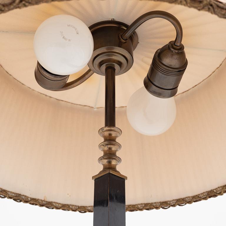 Böhlmarks Lampfabrik, a model 2942 table light, Stockholm, circa 1928-30.