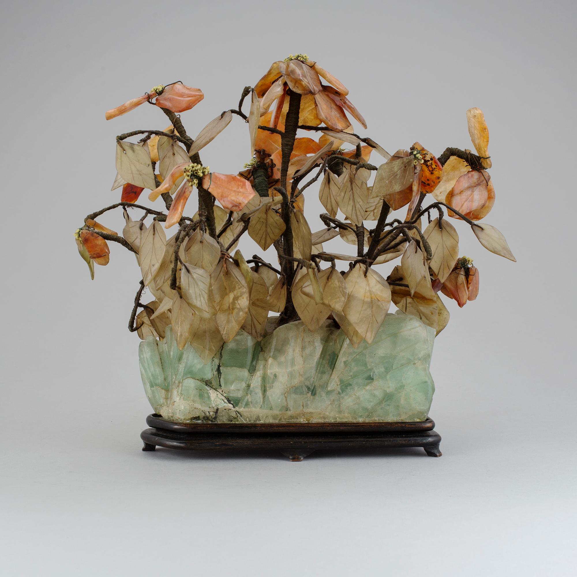 PRYDNADSTRÄD, bl a agat, Kina, 1900-tal.