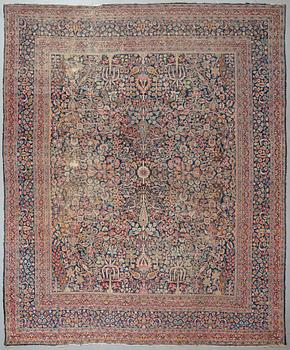 MATTO, an antique/a semi-antique Kerman, ca 384,5-391,5 x 314,5-323 cm.