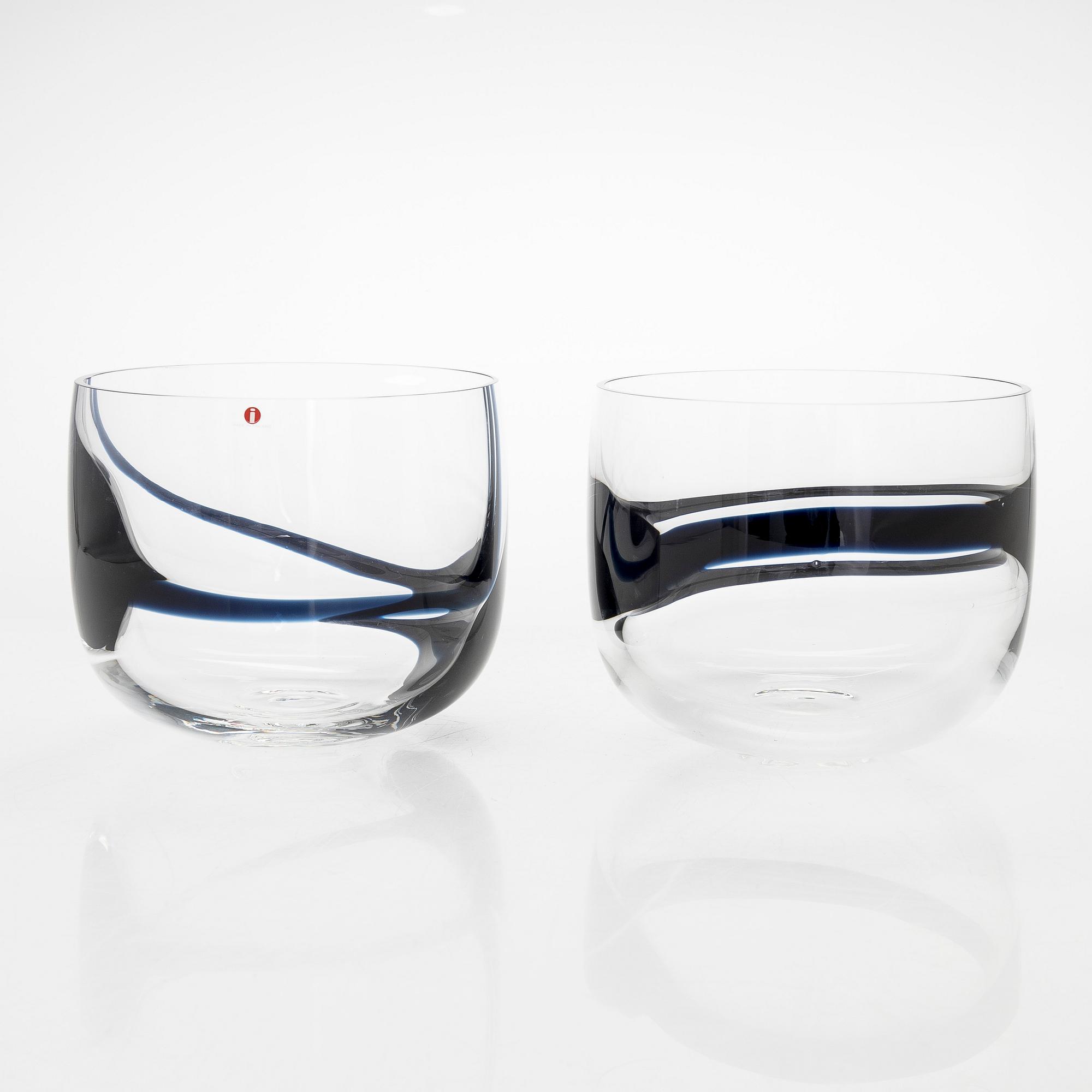 Timo Sarpaneva, skålar, 2 st 3042 "Blues" den andra är signerad Timo Sarpaneva Iittala 1988.