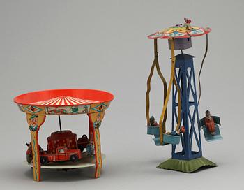 PLÅTLEKSAKER, 2 st, 1900-talets första hälft.