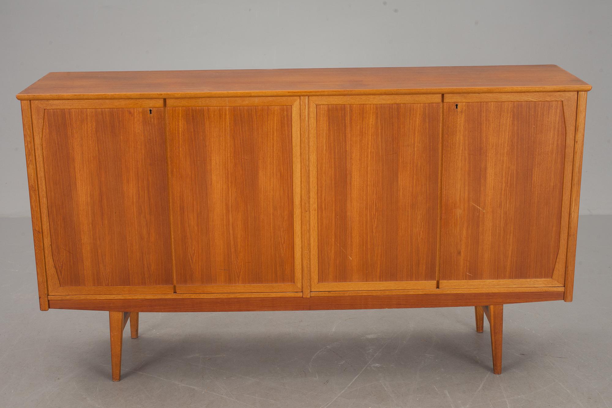 SIDEBOARD, 1900-talets mitt.