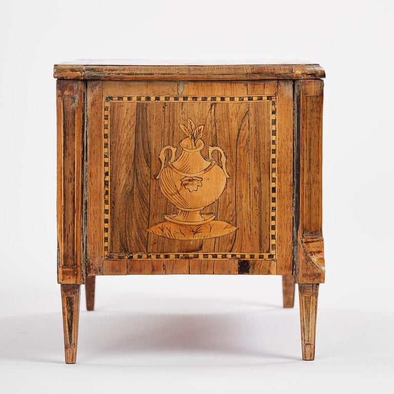 A presumably Italien Louis XVI miniature commode.