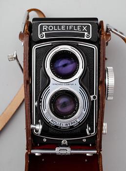 KAMEROR, 3 st, Rolleiflex, Franke & Heidecke, Tyskland, 1900-talets första hälft.