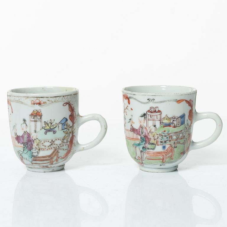 Fat, koppar, två stycken samt snusflaska, porslin. Qingdynastin, 1700/1800-tal.