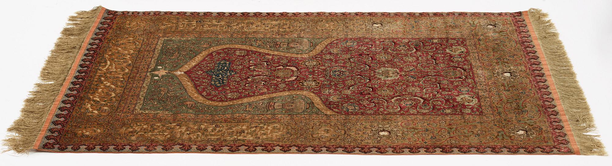 Matta, antik silke Kum Kapi med metallbroschering, Istanbul omkring 1910, "Sultan's Head Prayer" design.