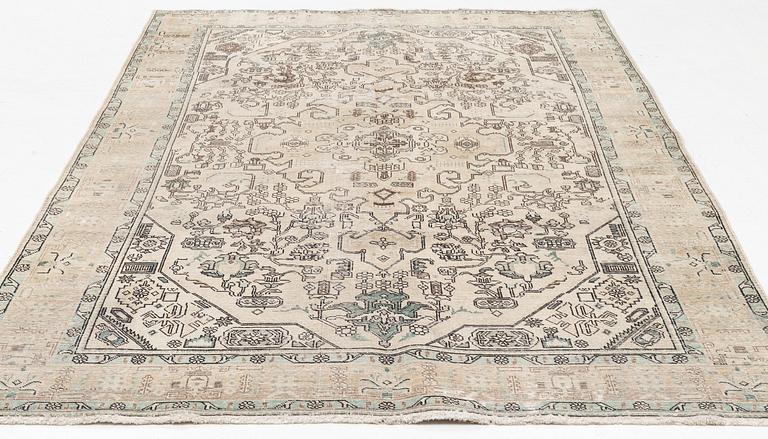 A carpet, oriental, Vintage Design, approximately 290 x 200 cm.