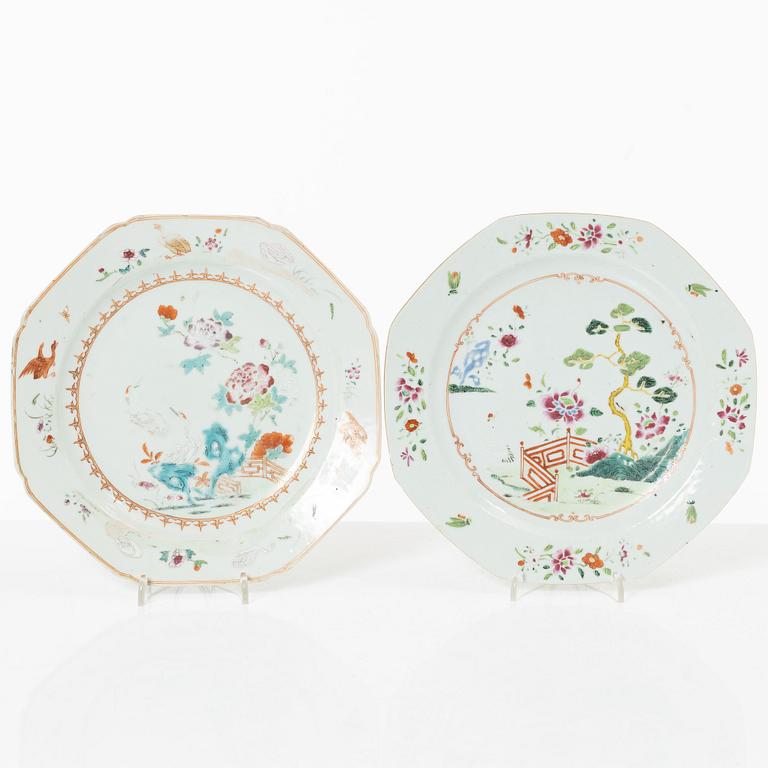 Tallrikar, fem stycken, porslin, Kina, Qingdynastin, 1700-tal.