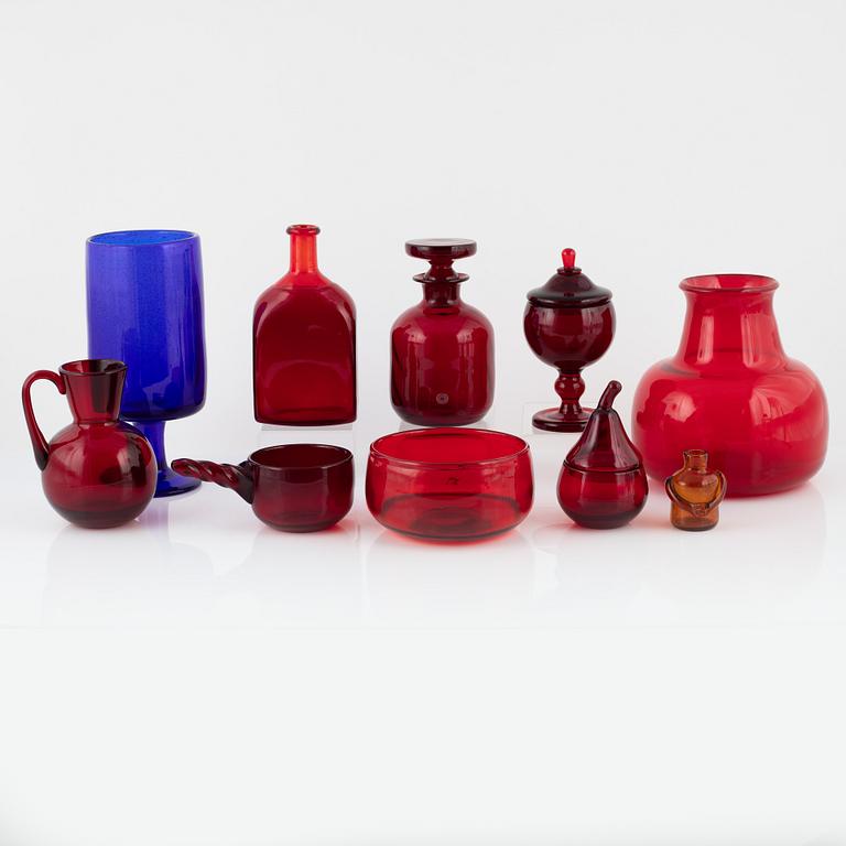 Ten decorative glass pieces, including Erik Höglund and Reijmyre, Sweden.