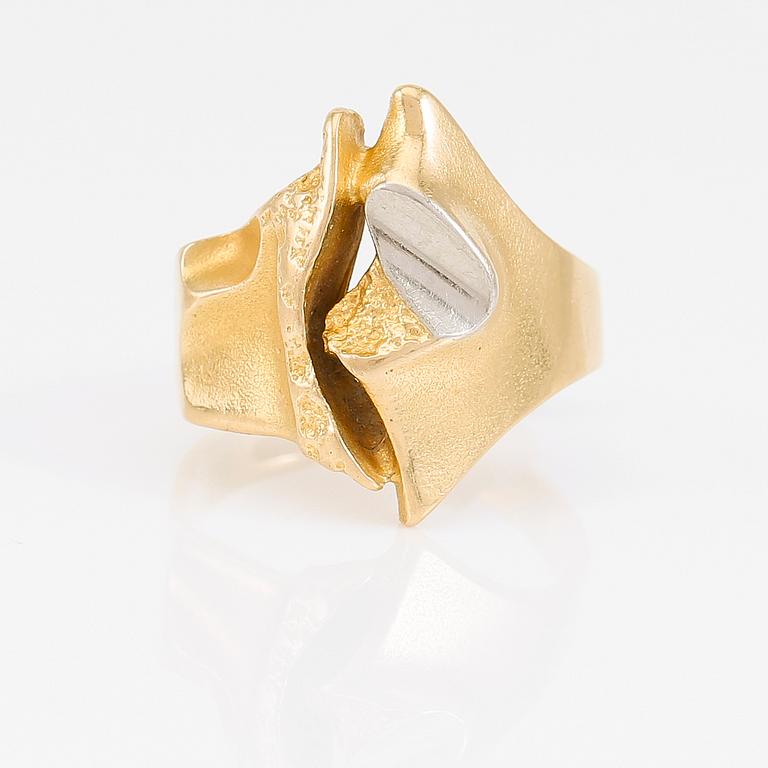 RING, 18K guld/vitguld, Björn Weckström, Lapponia, Finland, 1997. Vikt ca 7 gram.