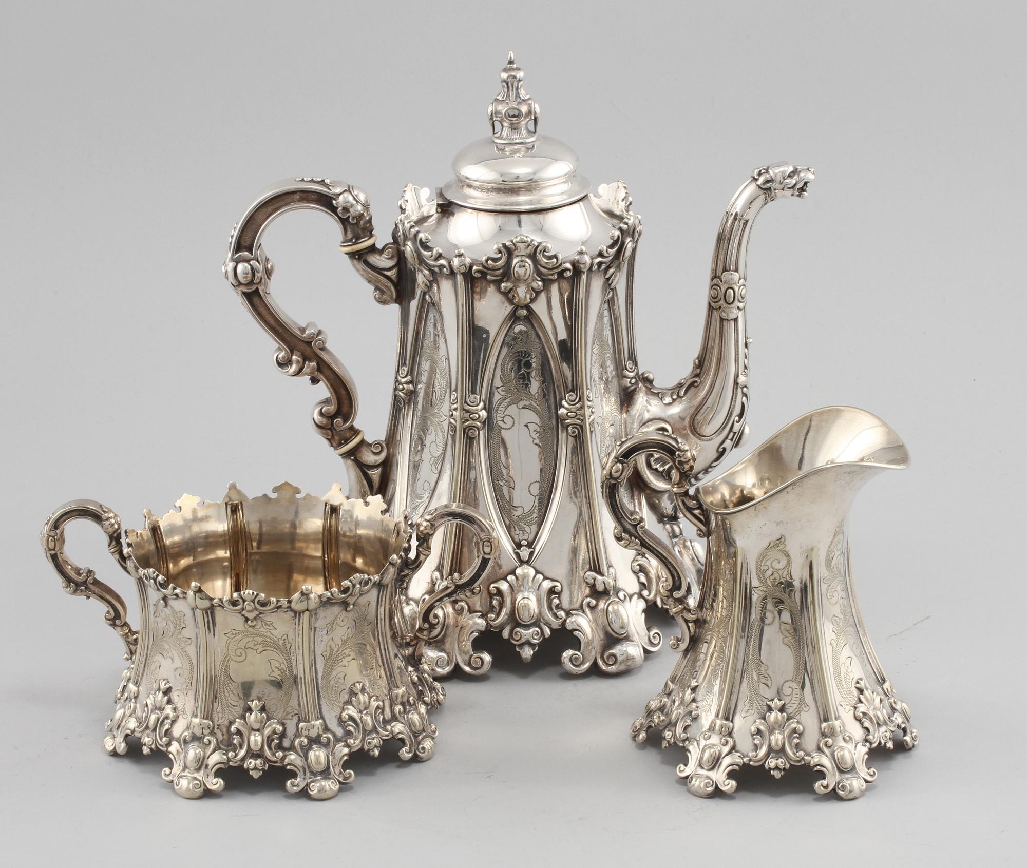 KAFFESERVIS, tre delar, nysilver, C.G Hallberg, Stockholm, omkring år 1900.