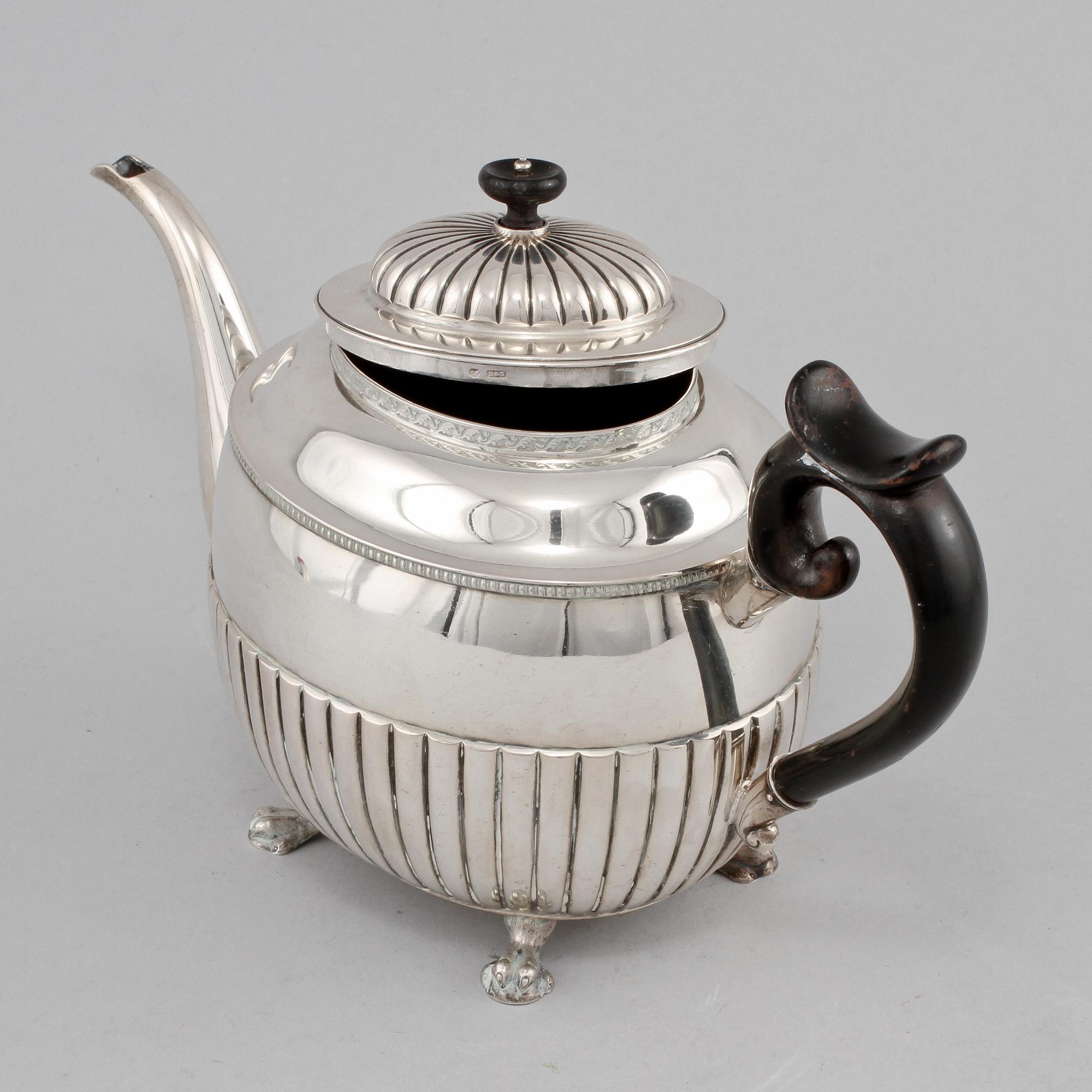TEKANNA, silver, Barkander och Söhrling, Linköping, 1832. Vikt 810 g.