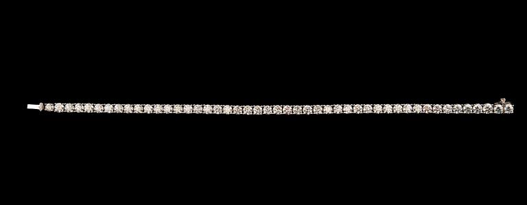 ARMBAND, briljantslipade diamanter ca 8.59 ct TW/vs-si. 18K vitguld. Längd 18,5 cm, vikt 16,5 g.