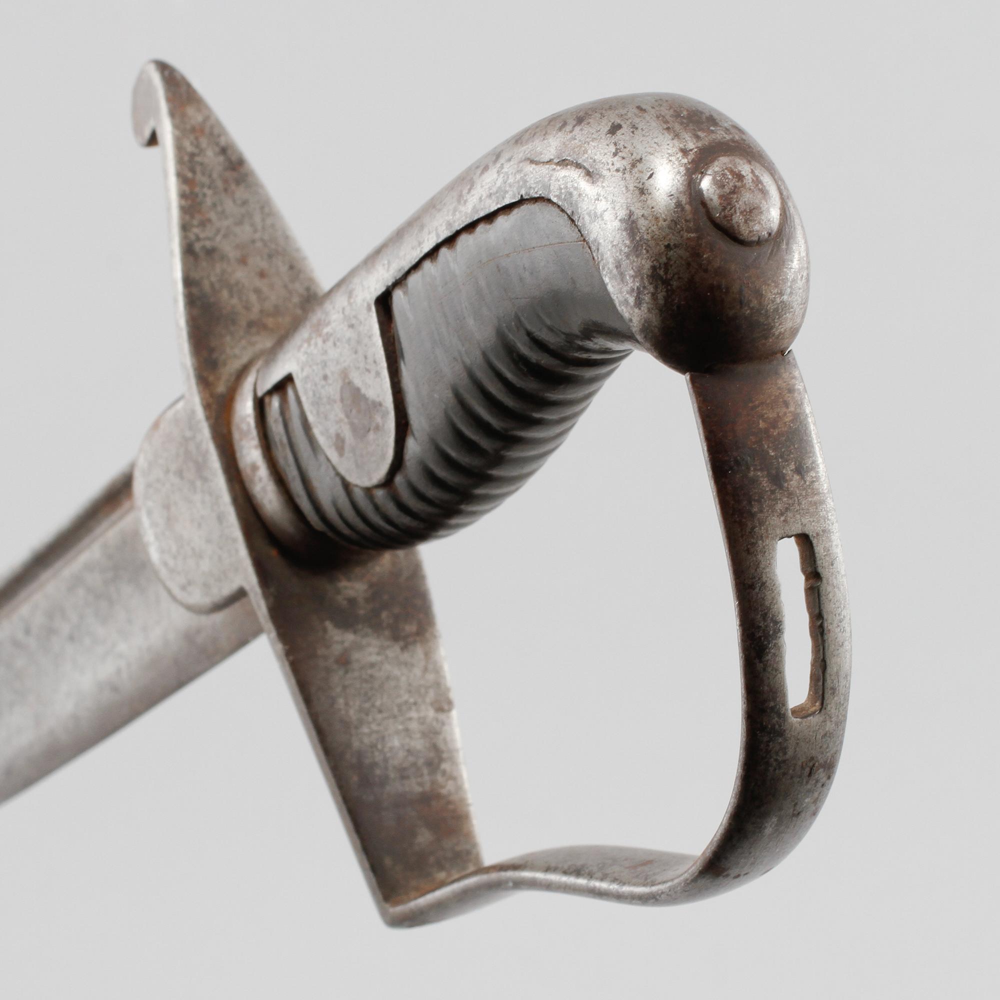 DRÄKTVÄRJA samt SABEL, 2 st, 1800-tal.
