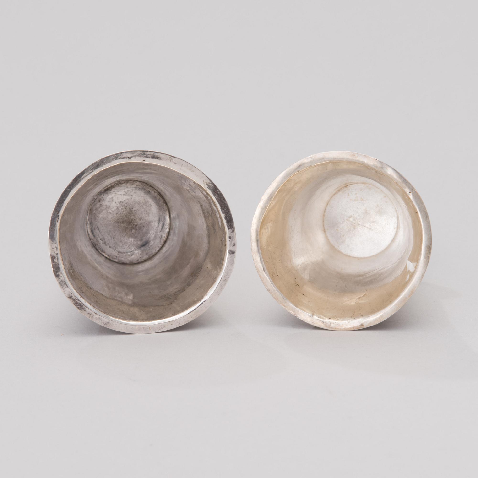 PIKAREITA, 2 kpl, hopeaa, Anders Östberg, Kokkola 1800-luvun alku ja Lars Stabaeus, Tukholma 1754. Yhteispaino 79 g.