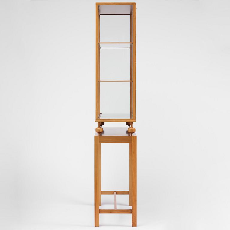 Josef Frank, a walnut showcase cabinet model "B 2077", Firma Svenskt Tenn.