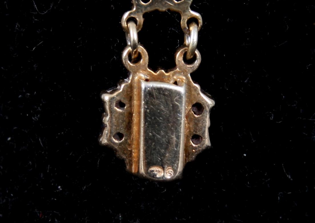 ARMBAND, HÄNGE SAMT RING, förgyllt silver samt granater. 1900-talets början.