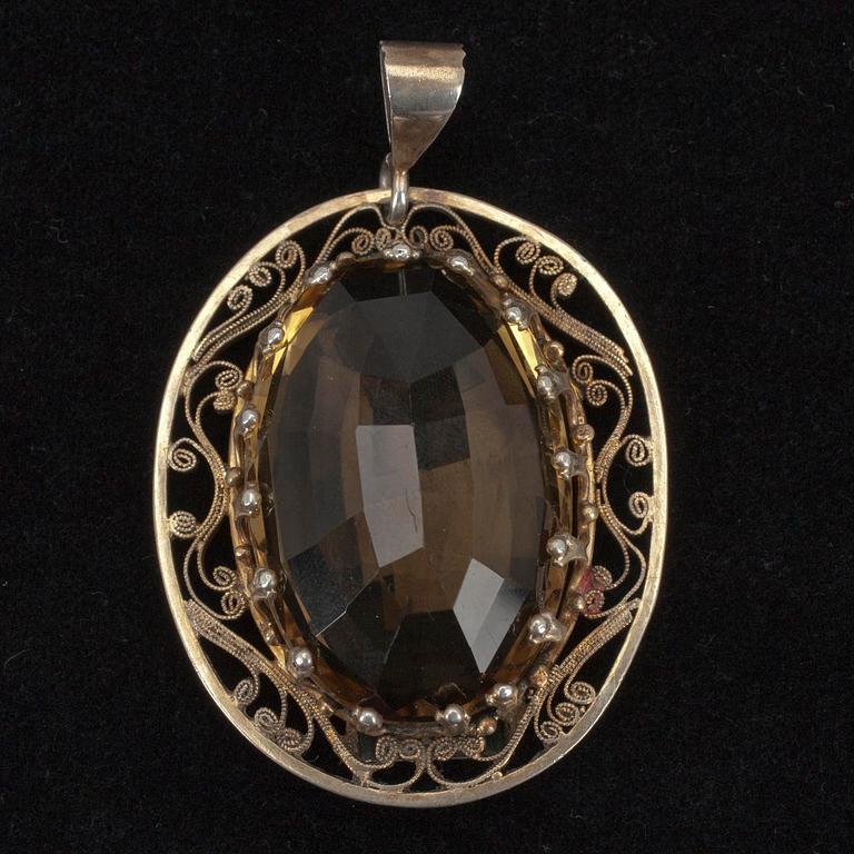 HÄNGSMYCKE, försilvrat guld, rökkvarts, Sverige 1899.