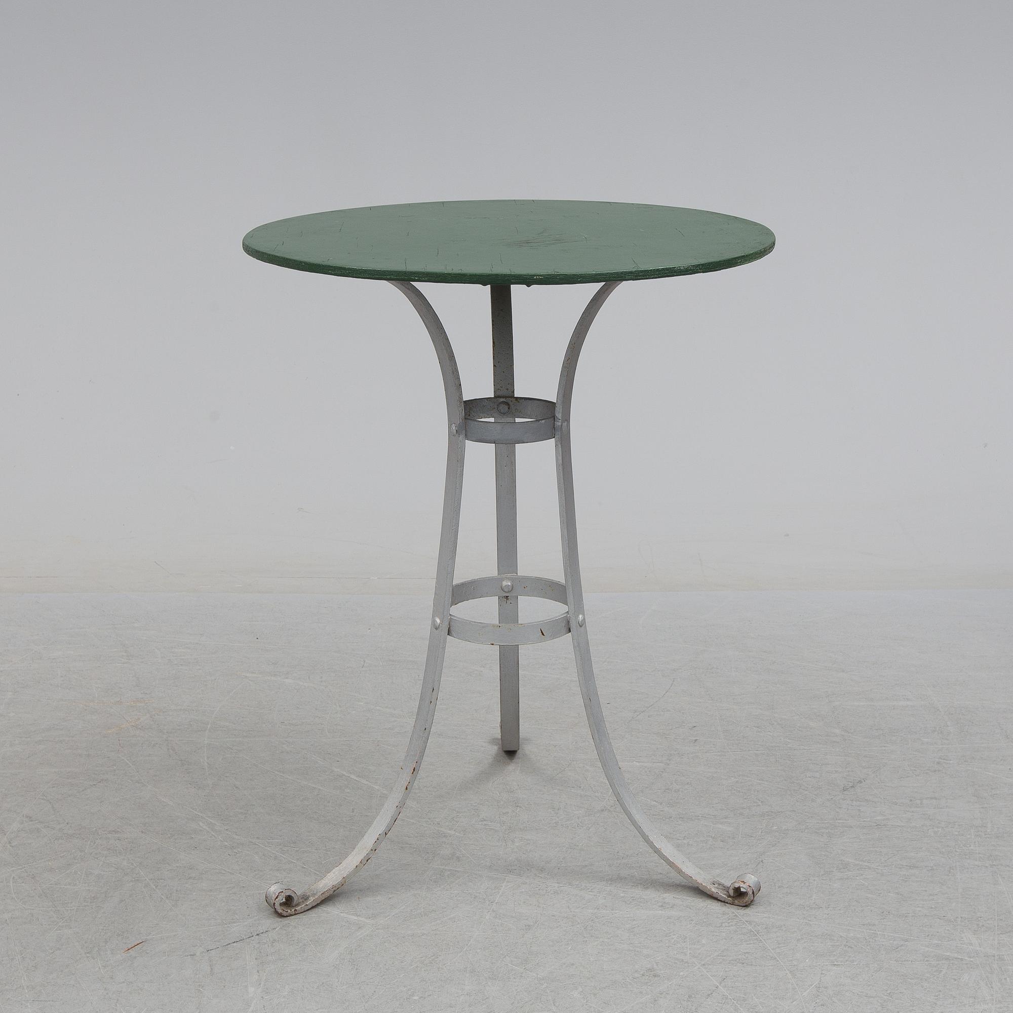 A garden table and four chairs, first half of the 20th century.