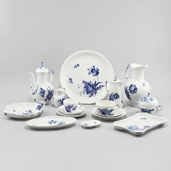 KAFFESERVIS, 60 delar, porslin, "Blå Blomst", Royal Copenhagen, 1900-talets andra hälft.