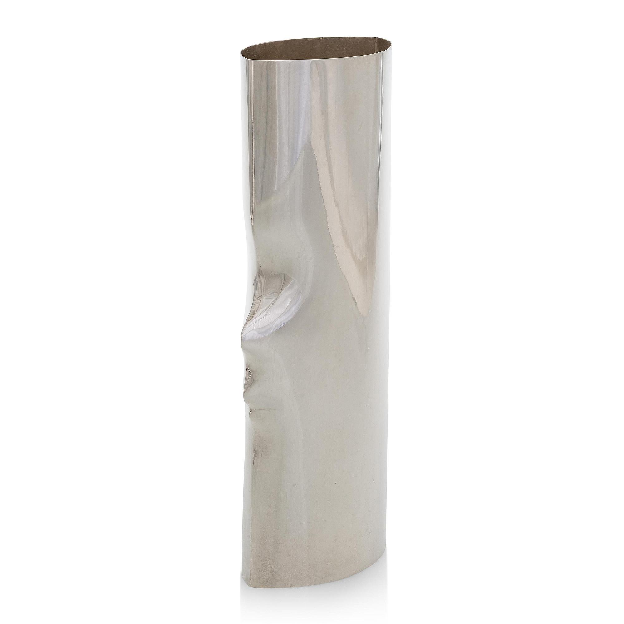 Pekka Piekäinen, maljakko, sterlinghopeaa, J.A. Tarkiainen, Helsinki 1988.