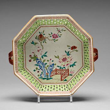 169. A large famille rose chesnut basket, Qing dynasty, 18th century.