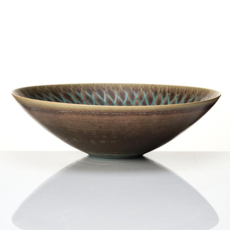 Stig Lindberg, a stoneware dish, Gustavsberg studio, Sweden 1951.