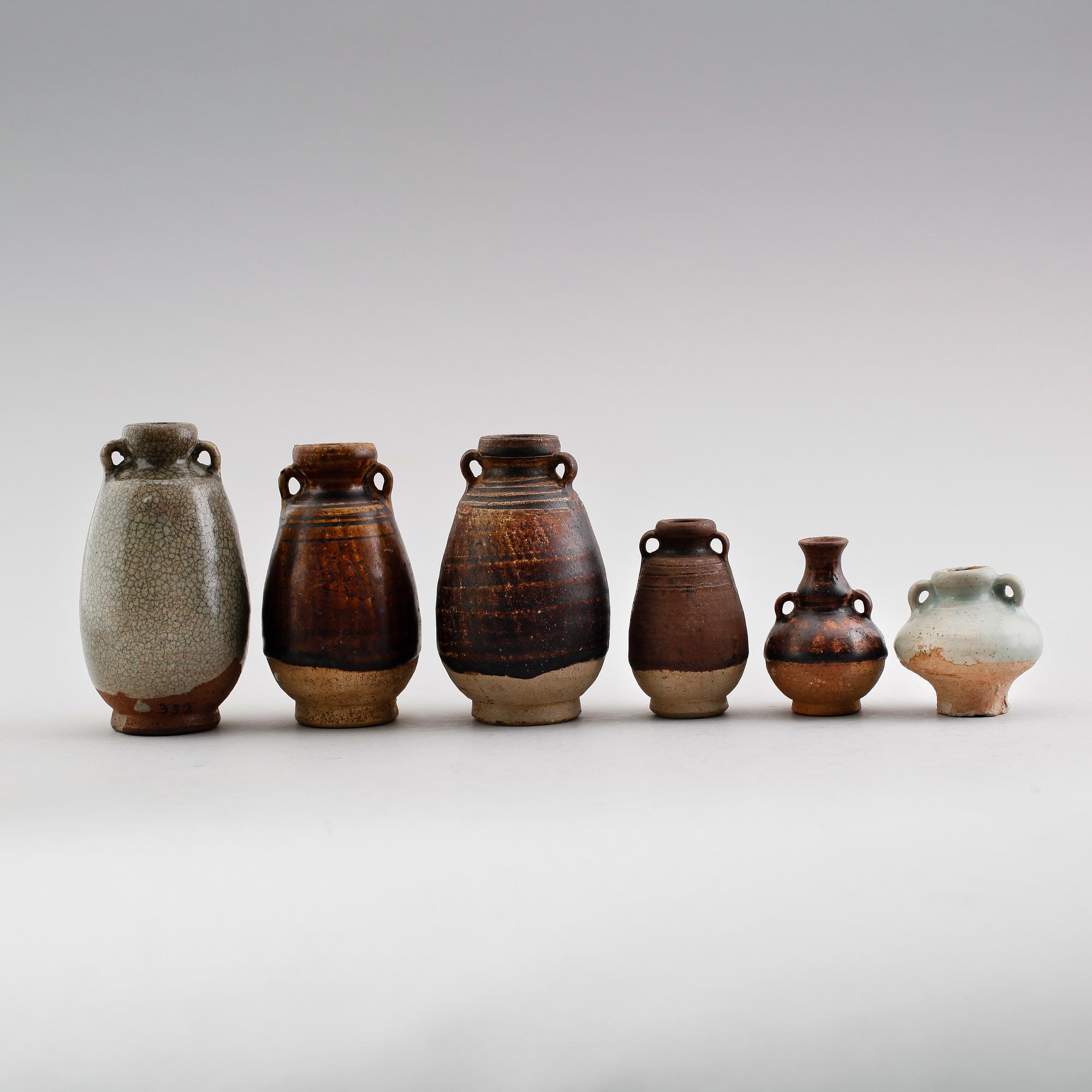 VASER, 7 st, stengods, Sawankholok, Thailand, 1400-tal.