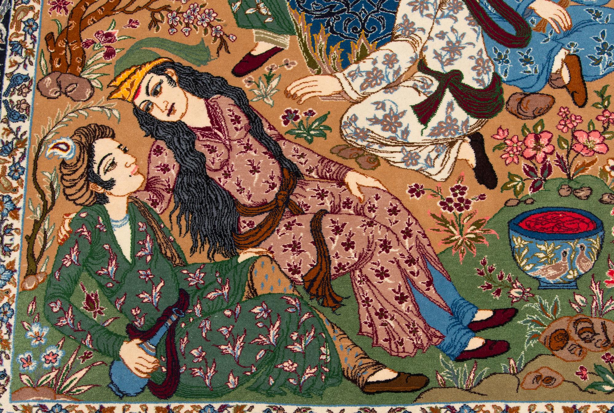 An Isfahan figural rug. Approx. 184x 121 cm.