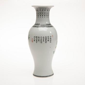 VAS, porslin, Kina, 1900-tal.