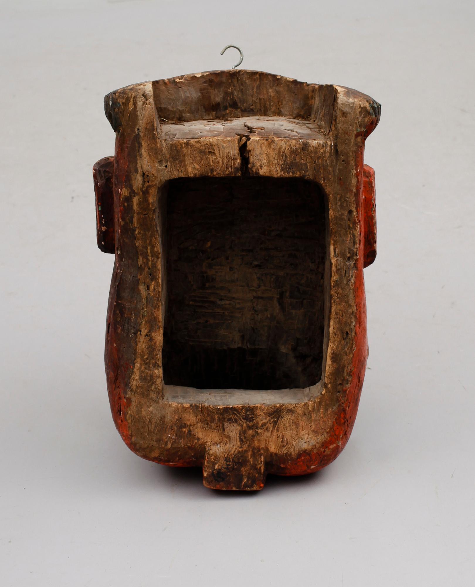 DEKORELEMENT, skuret trä, 1900-tal.