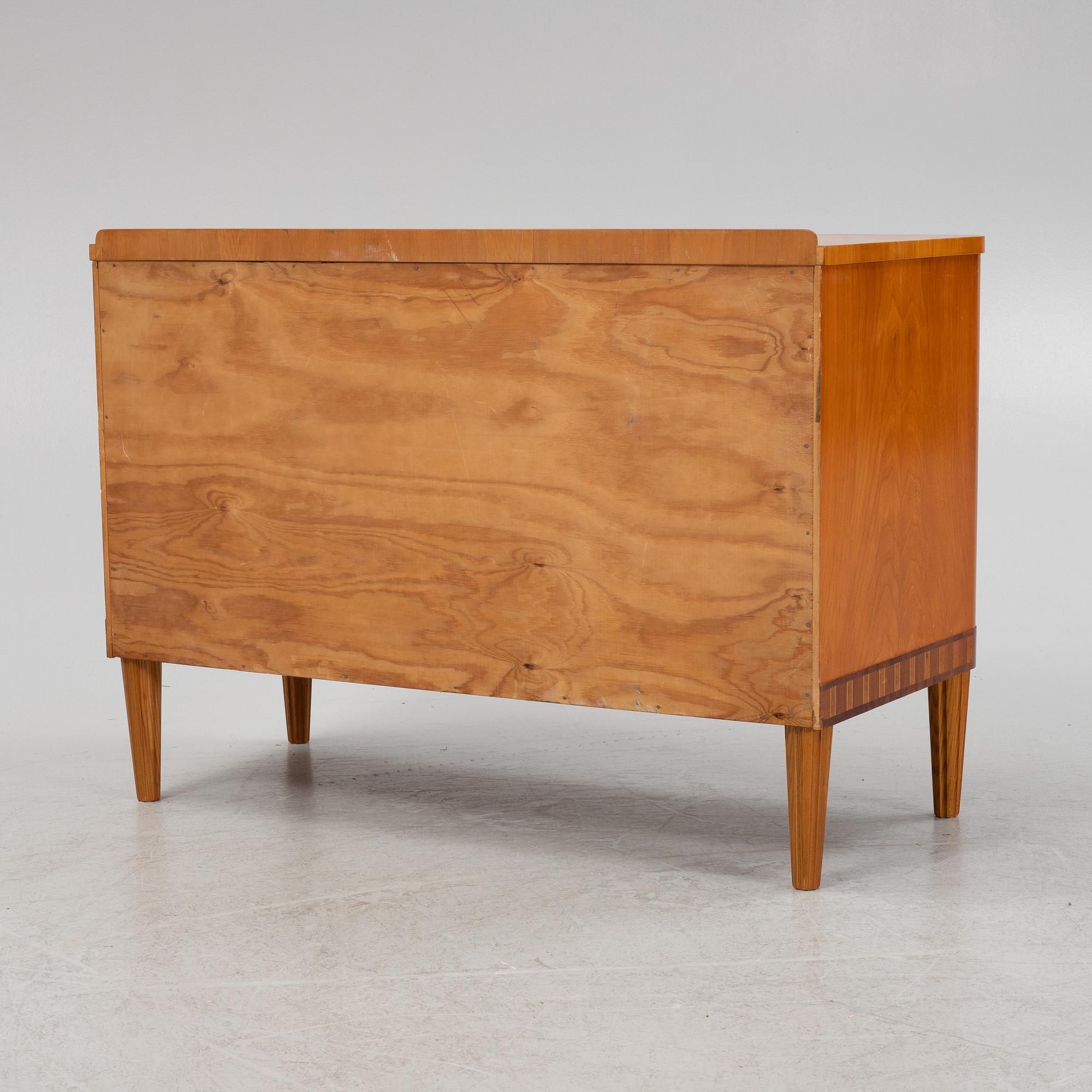 An elm veneered chest of drawers.
