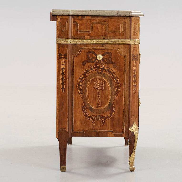 A Gustavian late 18th century commode attributed to Jonas Hultsten, master 1773.