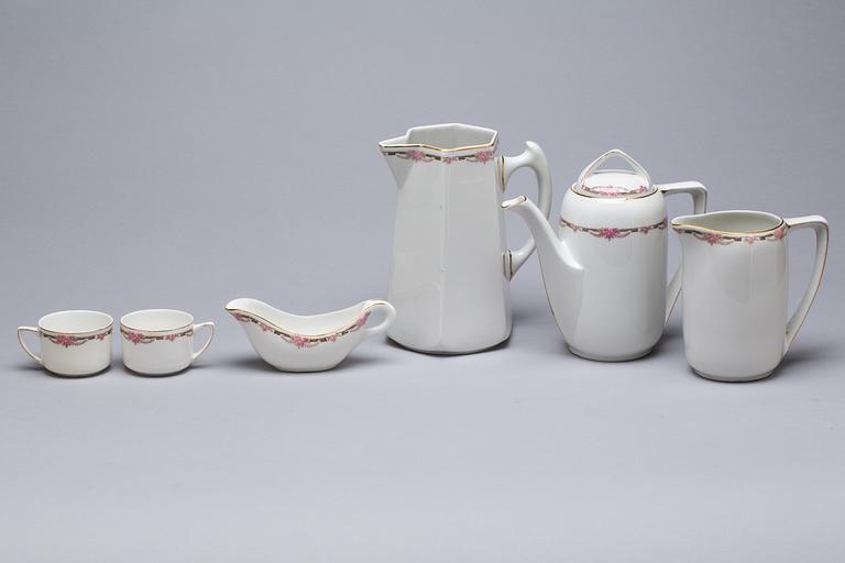MAT- SAMT KAFFESERVIS, benporslin, 113 delar, Rörstrand. 1900-talets första hälft.