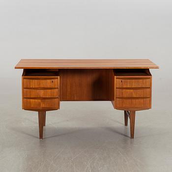 SKRIVBORD, teak, 1900-talets andra hälft.