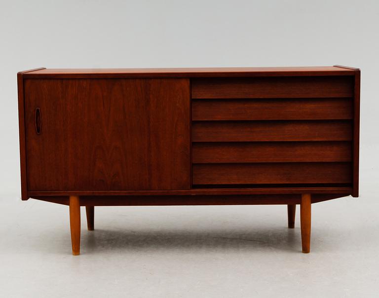SIDEBOARD, "Trio", Nils Jonsson, Troeds, 1900-talets andra hälft.