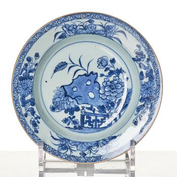 A group lot of Chinese Export porcelain, Qing dynasty, Qianlong (1736-95).