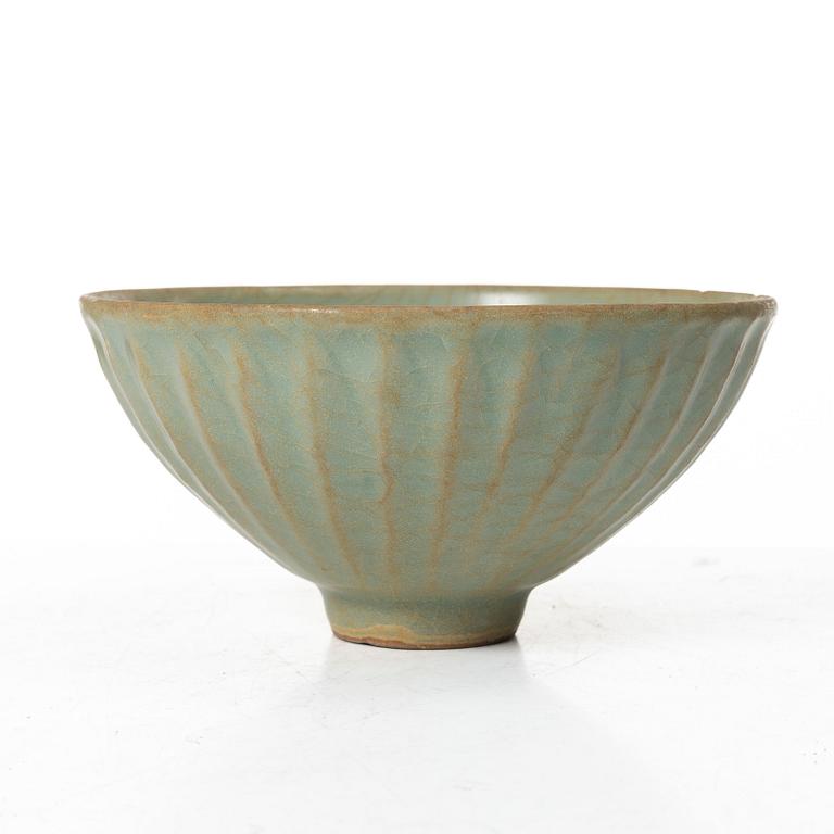 A celadon glazed bowl, Ming dynasty (1368-1644).