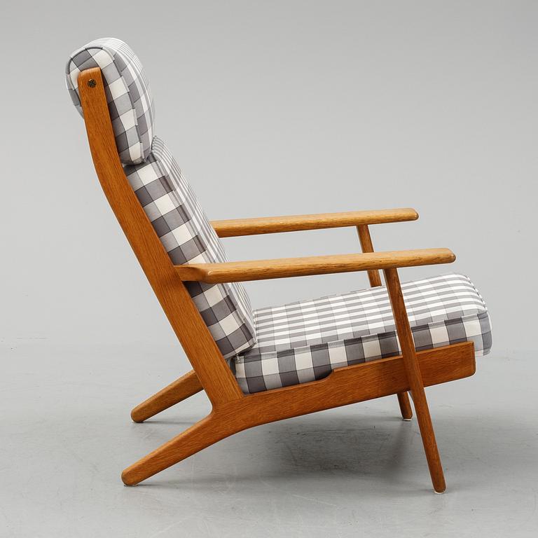 Hans J Wegner, an easy chair GE-290, Getama Gedsted, late 20th century.