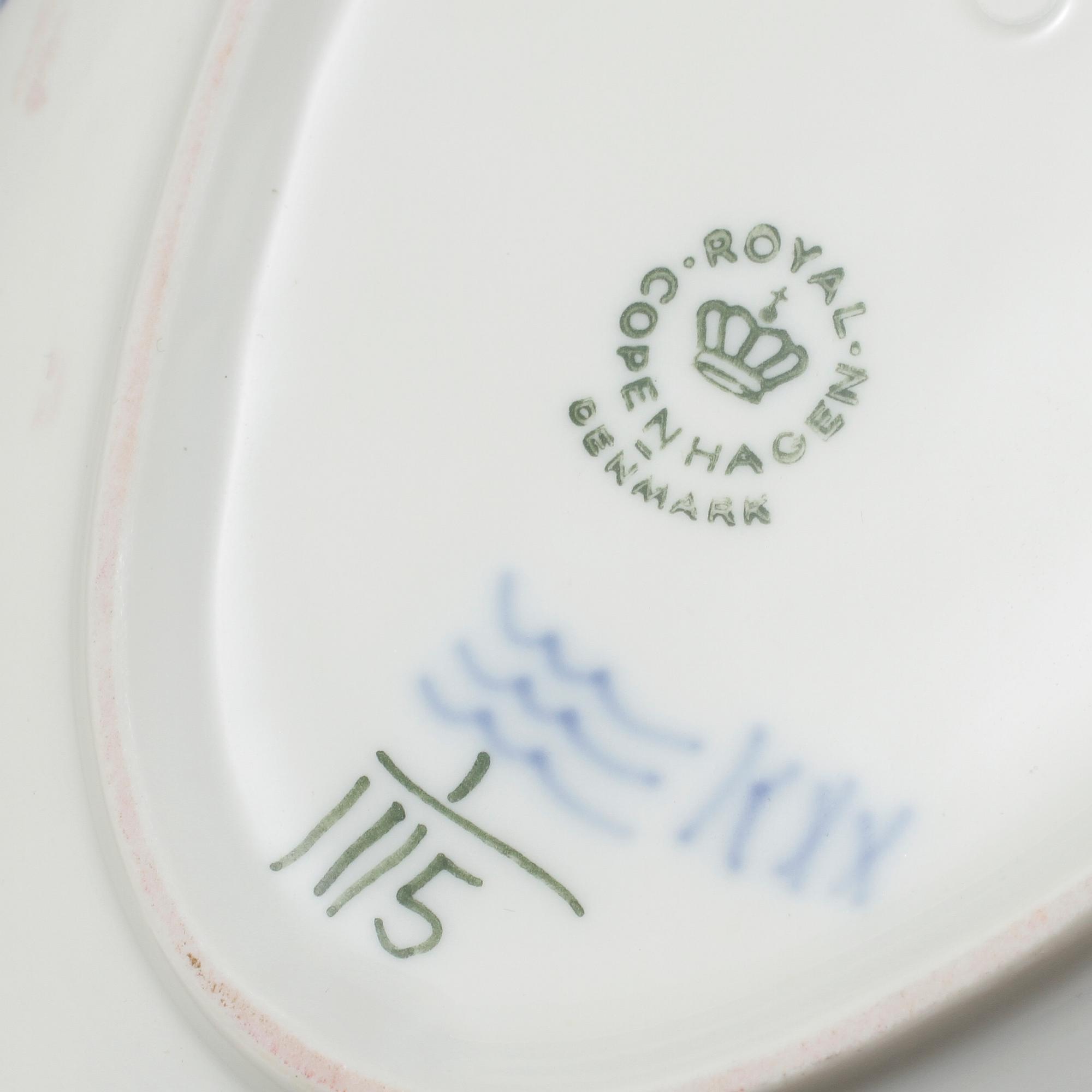 SERVISDELAR, 49 st, porslin,  "Musselmalet", Royal Copenhagen.