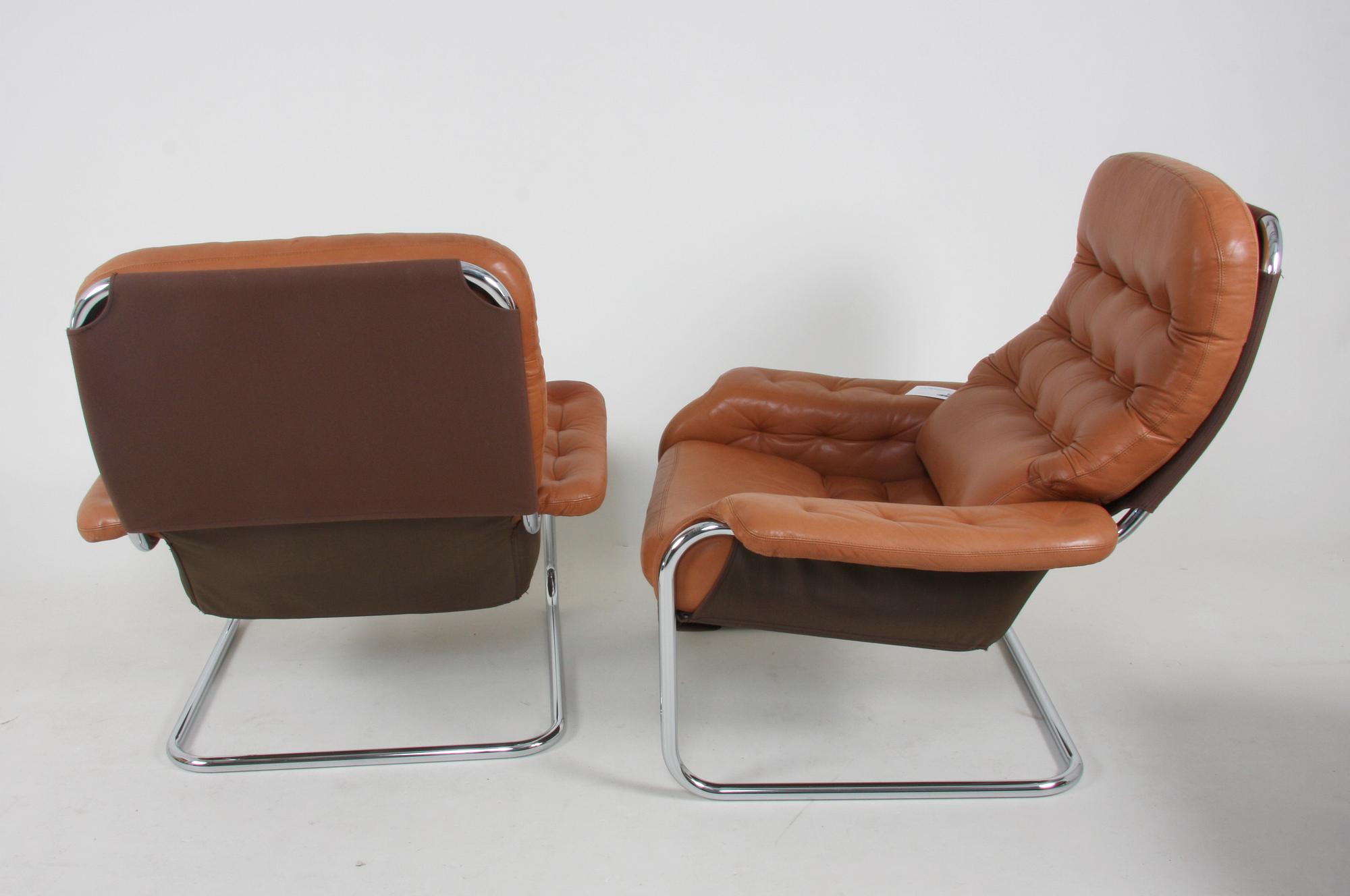 FÅTÖLJER med FOTPALLAR, ett par, Dux. 1980-tal.