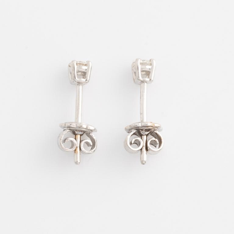Earrings with brilliant-cut diamonds.