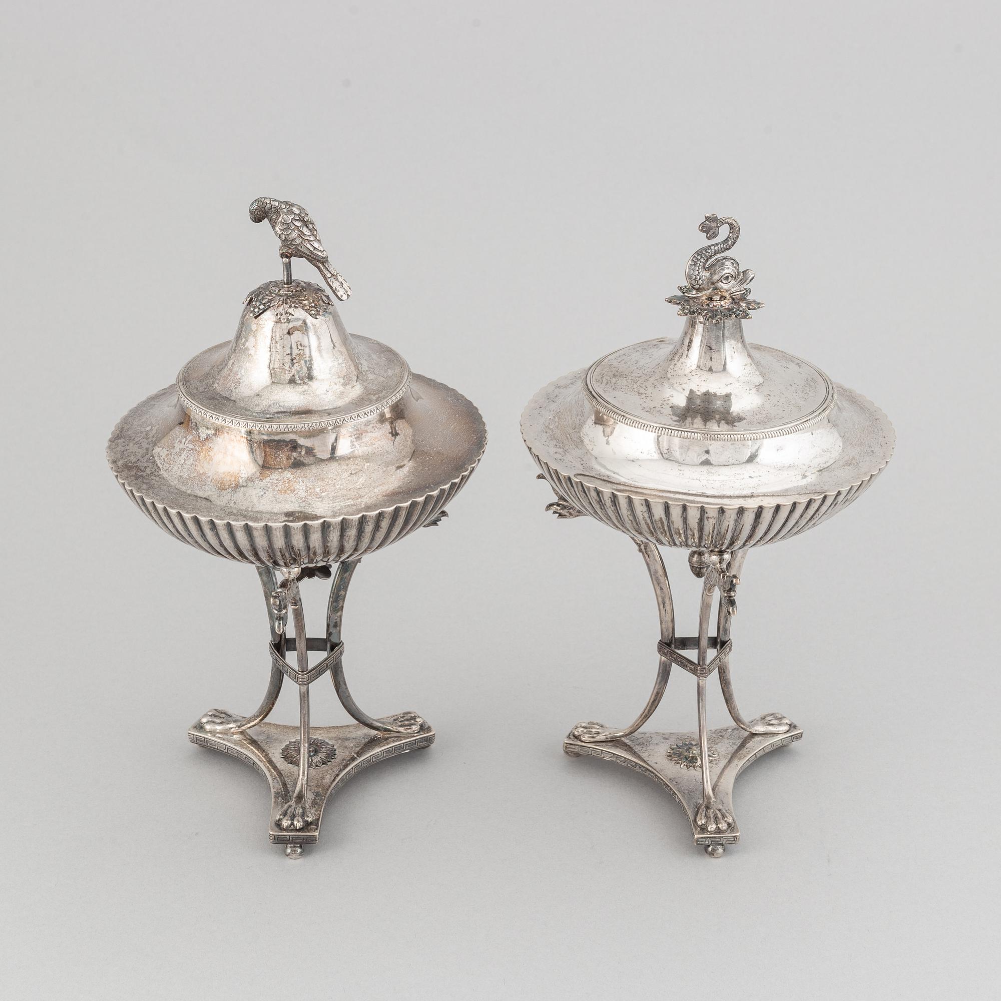 Adolf Zethelius, sockerskålar, 2 st snarlika, silver, Stockholm 1812 + 1819.