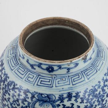 Uran med lock, porslin, Kina, sen Qingdynasti.